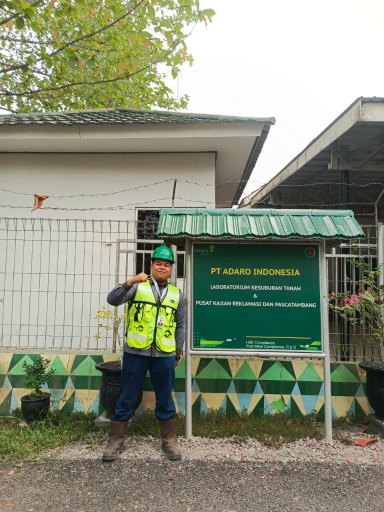 Ahmad Iqbal Arrasyid mahasiswa STIPER Amuntai magang di Laboratorium Kesuburan Tanah PT Adaro Indonesia