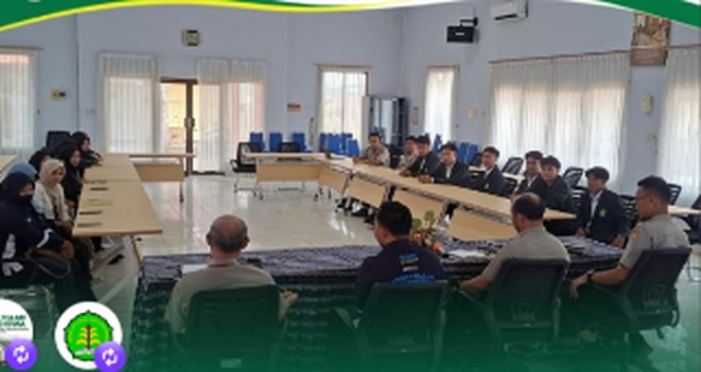 Tiga belas mahasiswa magang STIPER Amuntai mengikuti sesi pengarahan di ruang pertemuan BBPP Binuang